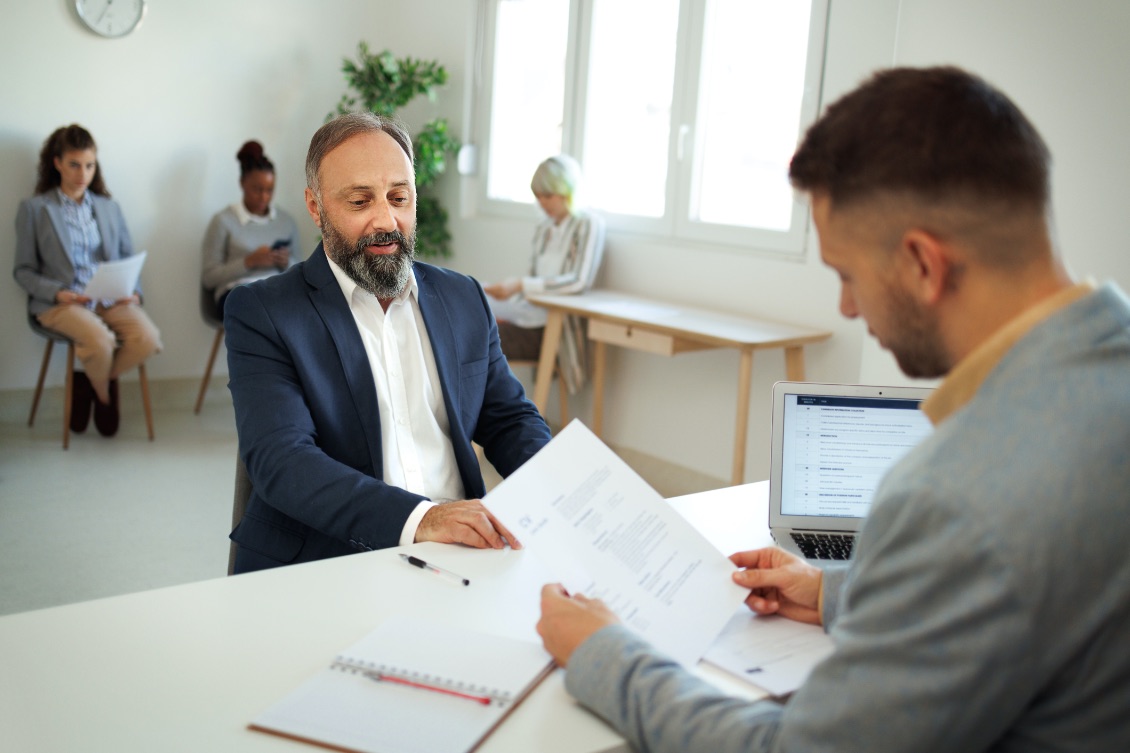 Imagem para o post "O Poder do Pitch: Como Responder 'Fale sobre Você' em 30 Segundos"